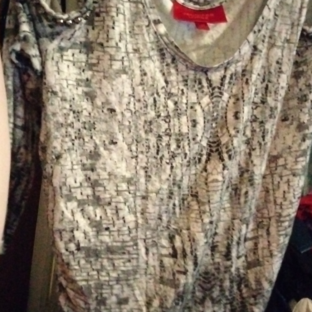 Top - Picture 2 of 3